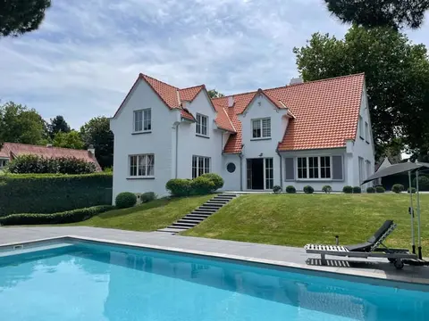 Faubourg Est – Villa with swimming pool – Solar panels