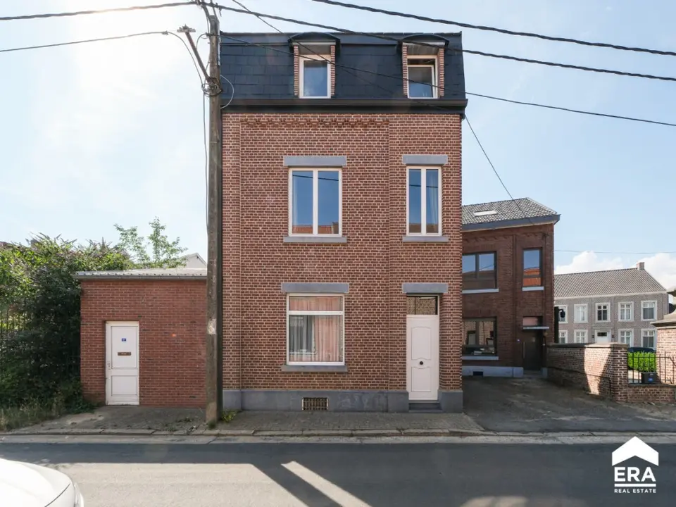 Karaktervolle woning op ruim perceel in Riemst