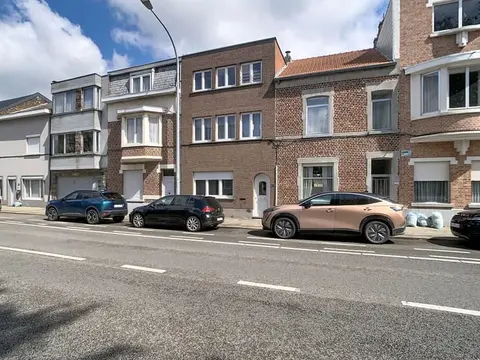 Spacious 4 bedroom house with garden for rent
