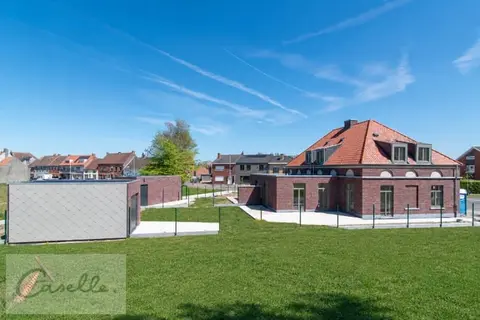 Karakteristieke nieuwbouw met garage en tuin in Moerbrugg...