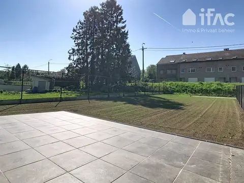 New-build villa, 3 beds, garage and garden