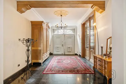 Stately mansion with a city garden and potential for a pract