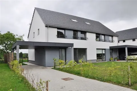 Recent house with stunning views, 4 bedrooms, 2 bathrooms an