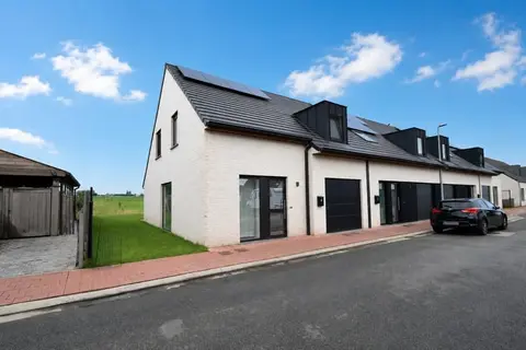 Te huur: ruime en lichtrijke woning in Esen