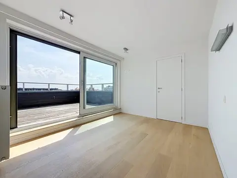 Penthouse met zijdelings zeezicht en panoramisch uitzicht...