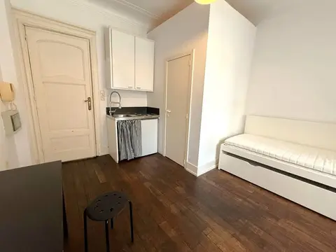 CHÂTELAIN  Studio for a STUDENT.