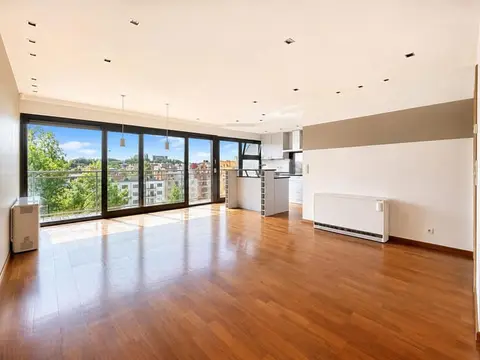 !NEW! Bright 2-bedroom apartment with terraces & parking