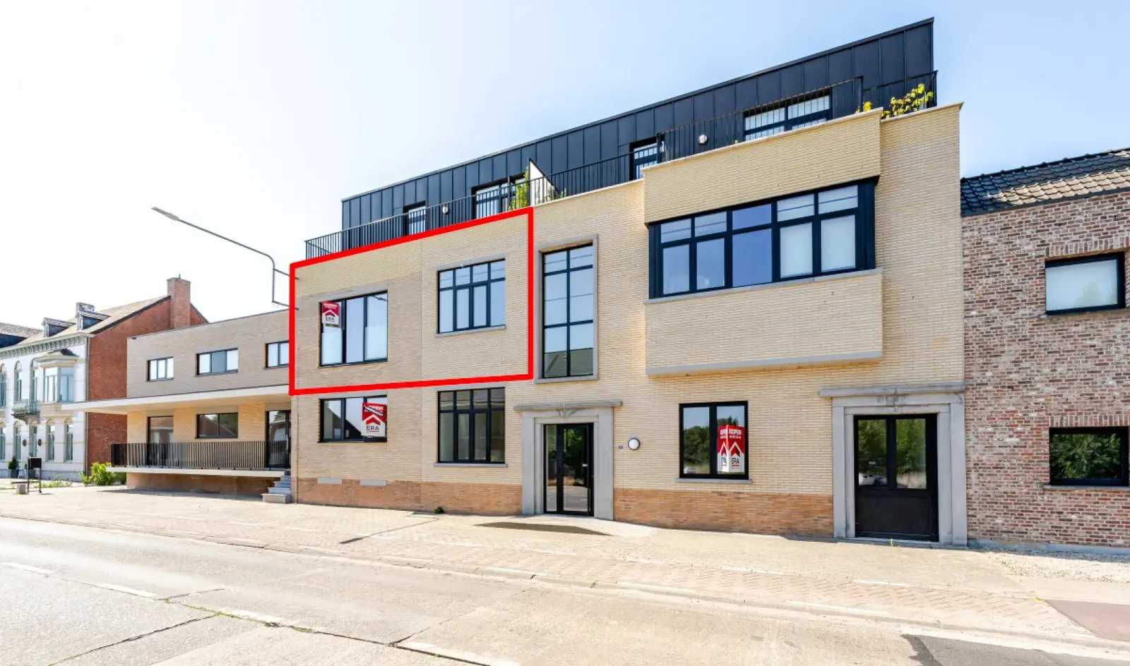 Drie-slaapkamerappartement met ruim terras te huur
