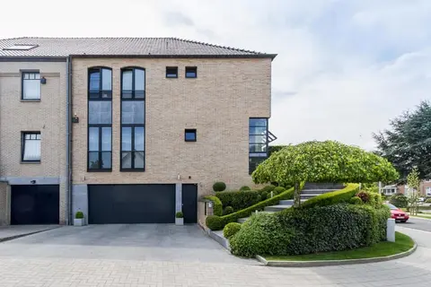 KRAAINEM 4 bed/1 bath/3 bath garden, parking
