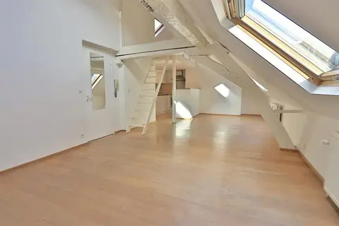BEL APPARTEMENT 1 CHAMBRE + MEZZANINE +/- 50M2