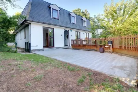 Beautiful 4-Bedroom Villa with garden