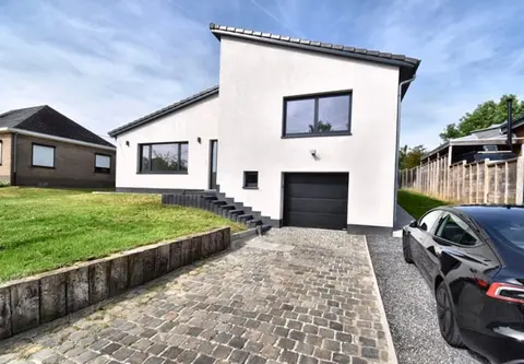 Renovated family home with garden and garage in Overijse
