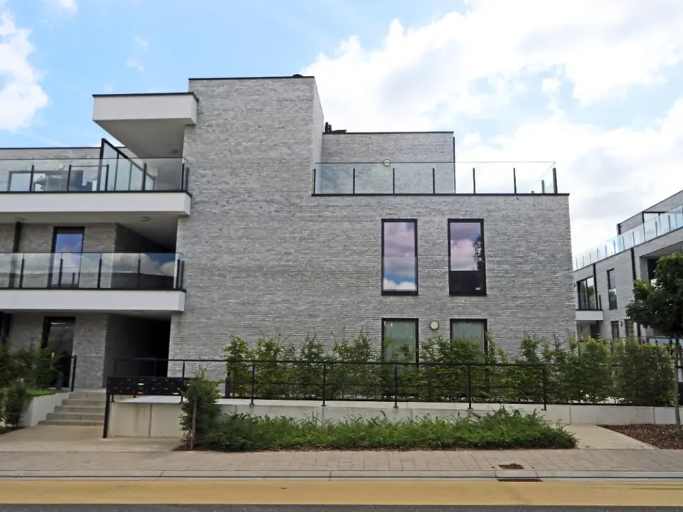 Dakappartement met 2 slaapkamers en zeer ruim terras.