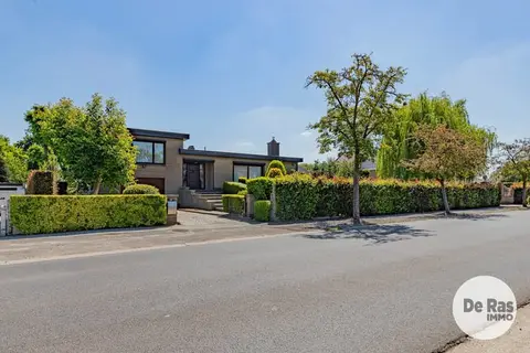 NIEUWERKERKEN – Statige en bijzonder ruime gezinswoning
