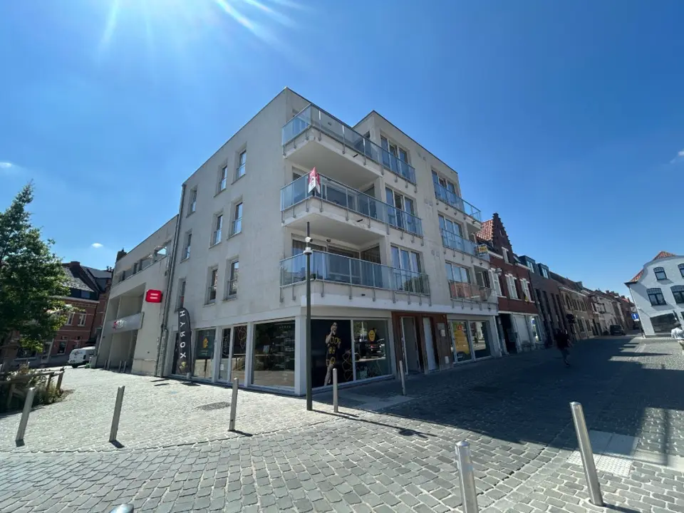 Luxueus appartement met 2 slaapkamers en berging.