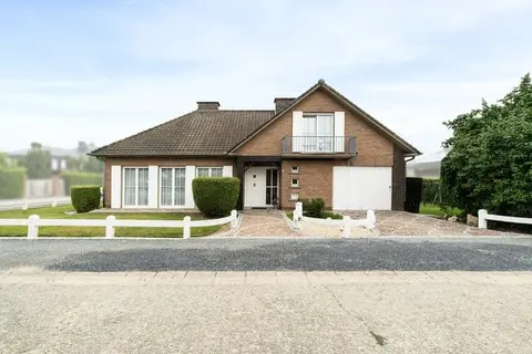 Ruime bungalow met veel potentieel op wandelafstand van c...