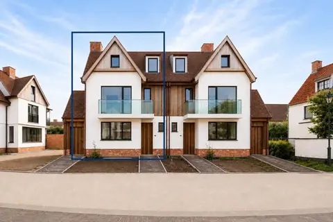 Newly built unfurnished semi-detached villa located in a qui
