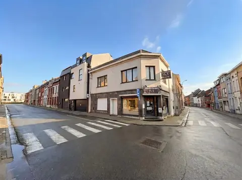 RENTAL PROPERTY WITH COMMERCIAL SPACE AND APARTMENT