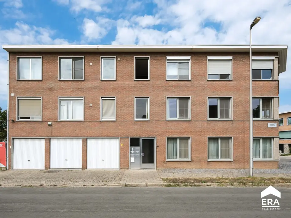 Gerenoveerd appartement met 1 slpk en garage te Hasselt.