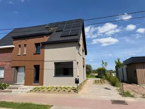 Woning met 3 slaapkamers, bureau en tuin