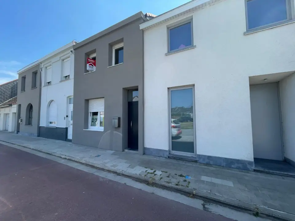 Verzorgde woning met tuin en 2 slaapkamers.