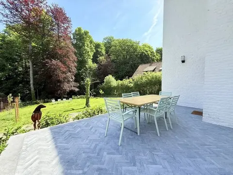 Linkebeek: Magnificent 4-Bedroom Villa + office