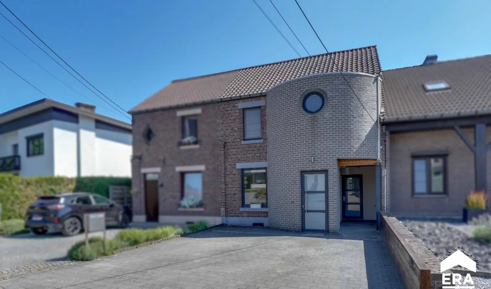 Gerenoveerde gezinswoning met zuidgerichte tuin te Genk