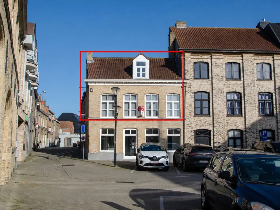 Ruim appartement met 4 slaapkamers in centrum Veurne