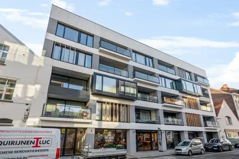 Stylish apartment (144m²) with 2 bedrooms and terrace facing