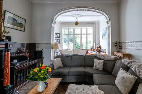 For rent – Stunning 330 m² bel-etage house in Etterbeek