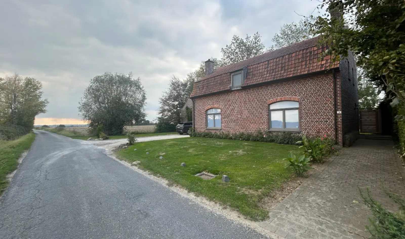 Unieke vierkantshoeve met weide op 4000m² te Wervik