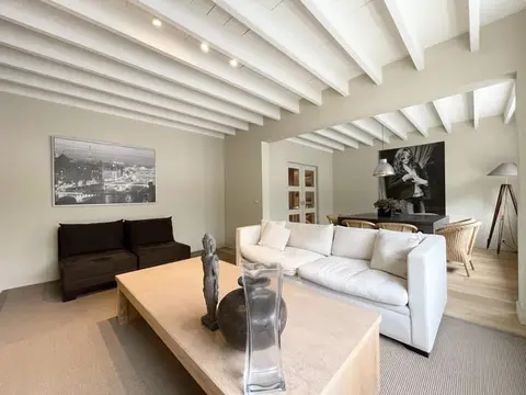 Near Montgomery – Luxury furnished flat!