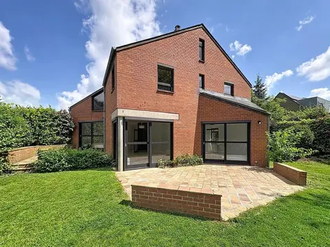 WATERLOO: VILLA – SOUTH-FACING GARDEN – DOUBLE GARAGE