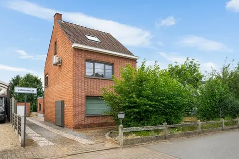 Woning met 2 slpkrs op een ruim perceel te Beerzel