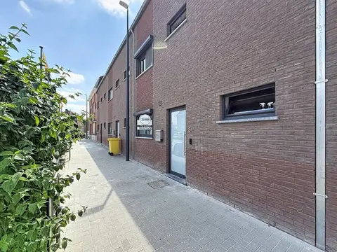 Recente, instapklare woning met tuin - 01a 78ca