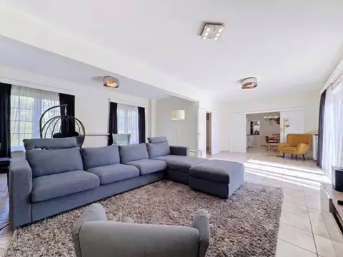 Magnificent 5-bedroom villa - St John's neighborhood