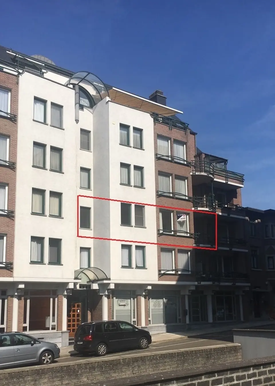 Instapklaar 2 -slpk appartement in hartje Genk centrum