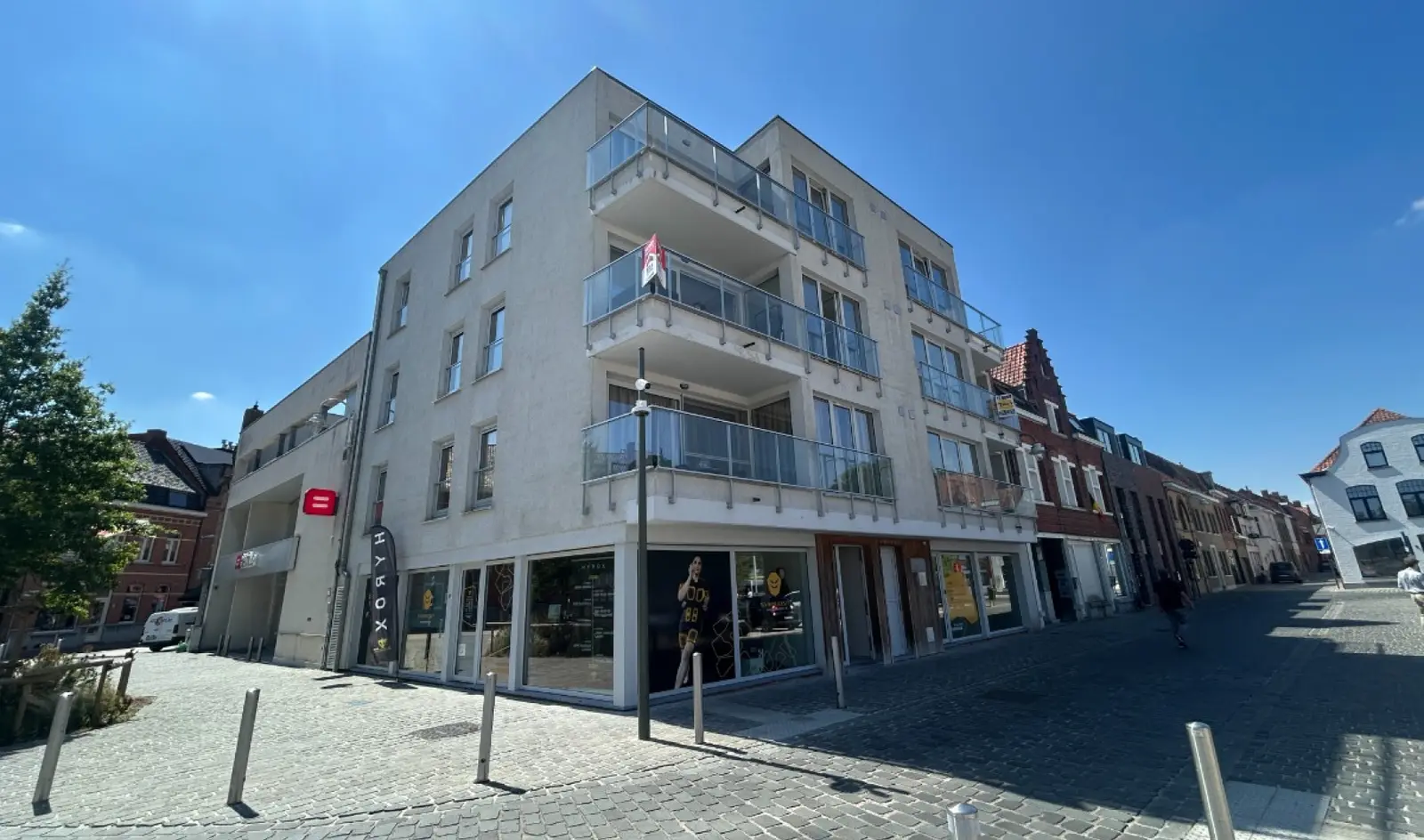 Luxueus appartement met 2 slaapkamers en berging.