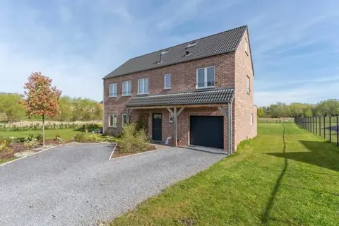 5 bedroom Villa to rent in Braine-L'Alleud