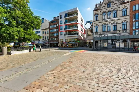 Beautiful and bright apartment on the 2nd floor overlooking