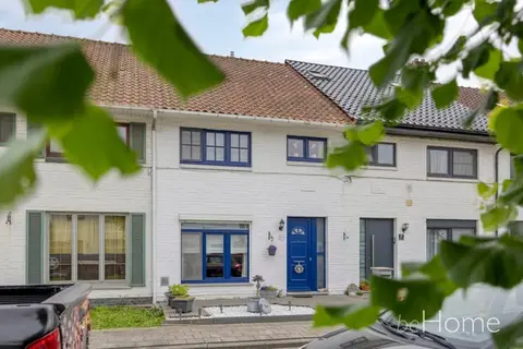 Charming Attached Home with Sunny Terrace Near Heuvelpark a