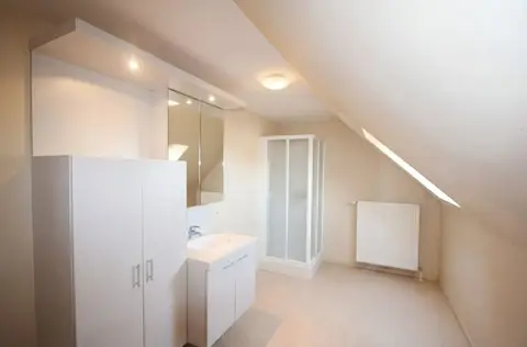 Spacious semi-detached villa with garden and nice open view