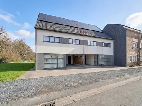 Ready-to-move-in new build house with 3 bedrooms, commercial