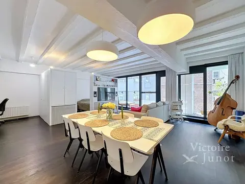 Antoine Dansaert Neighborhood – Beautiful partly-furnished 1