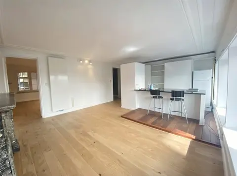 Renovated apartement in a beautiful building full of charact