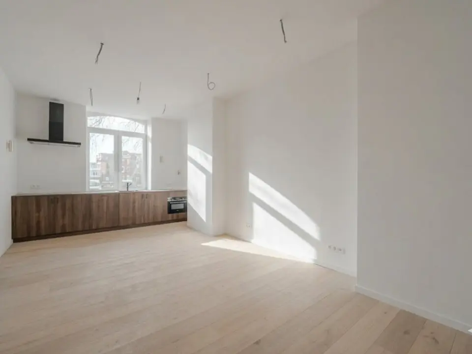 Volledig gerenoveerd gelijkvloers appartement met terras