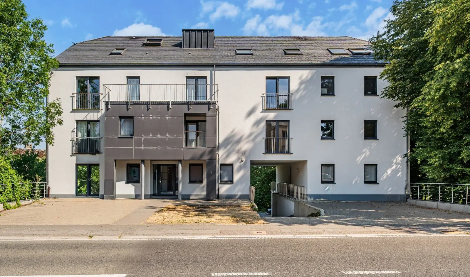 Appartement met 3 slpks, 2 parkeerplaatsen en kelder – Arlon