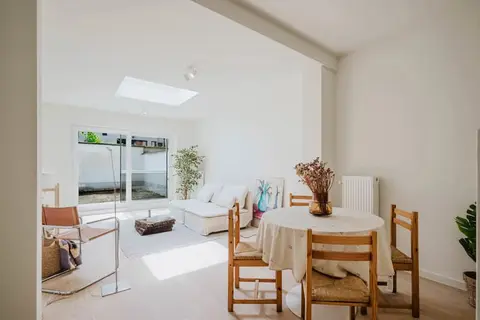 Gerenoveerde woning met 4 slpk te koop in Gent