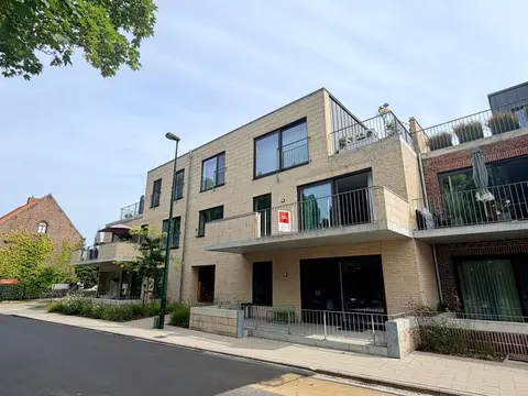 Recent appartement met 2 slaapkamers en groot terras te huur
