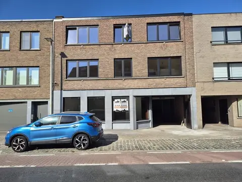Ruim triplex appartement met polyvalente ruimte op toplocati